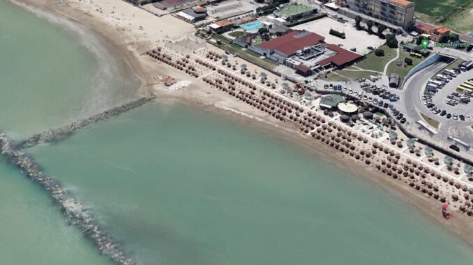 Tragedia sulle spiagge delle Marche: donna di Gubbio colta da panico
