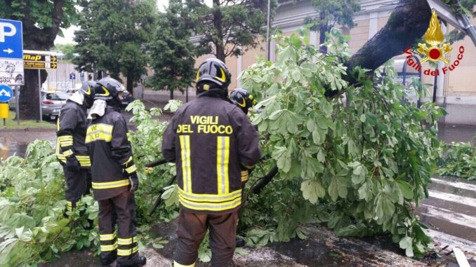 Violento temporale causa una morta e ingenti danni a Milano