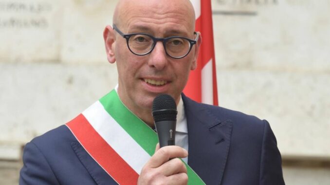 Taglio del reddito di cittadinanza mette a rischio famiglie e responsabilità comunali