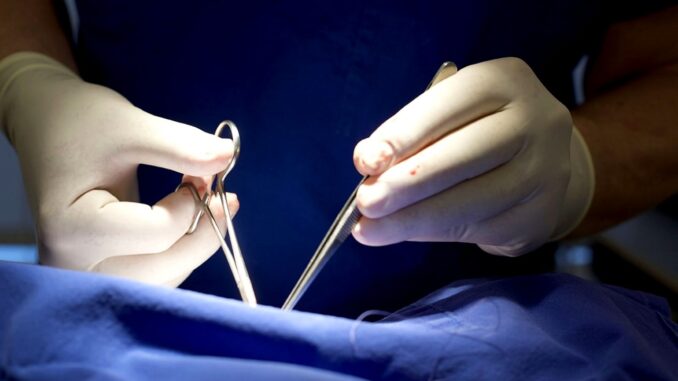 Successo nell'intervento microchirurgico della mano a Terni