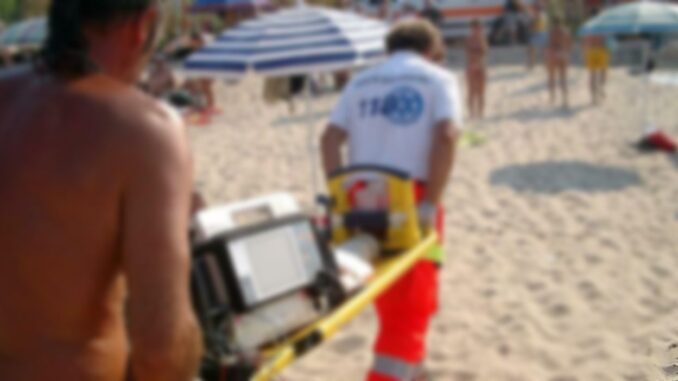 Donna di Terni muore all'improvviso mentre fa il bagno in mare