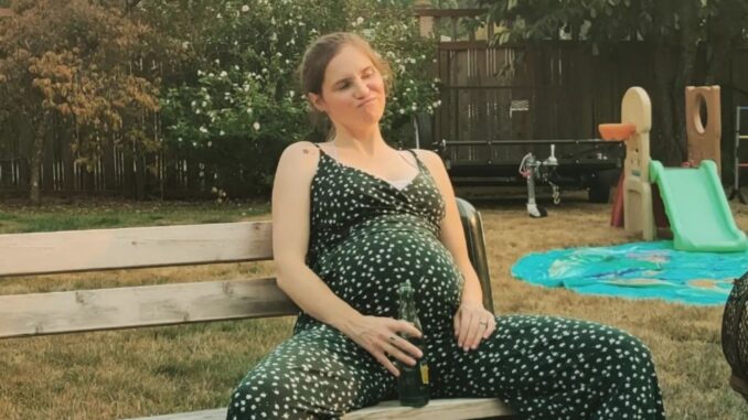 Amanda Knox annuncia la sua seconda gravidanza con una foto emozionante