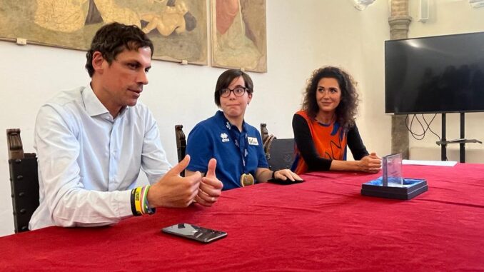 La campionessa di nuoto Chiara Andidero accolta a Palazzo dei Priori
