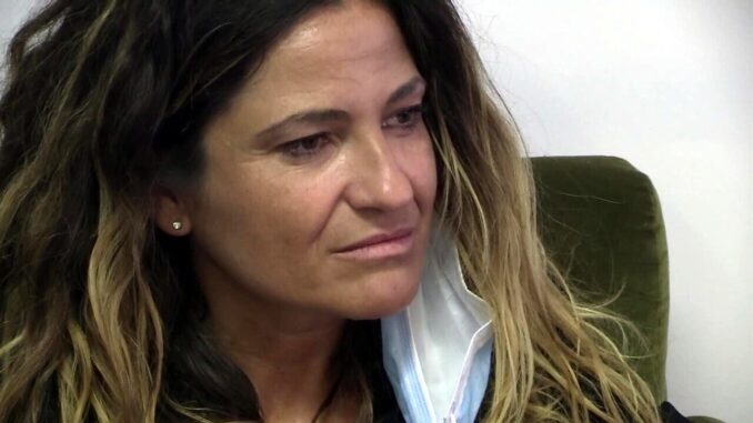 Schiaffi, calci e spunti in faccia alla ex moglie, davanti ai figli ad Assisi