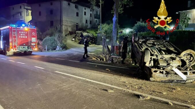 Incidente stradale a Città di Castello, auto si ribalta, conducente ferito