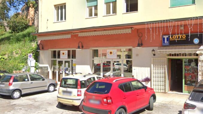 Ancora furti in via Birago, rubati soldi e birre in un negozio di alimentari