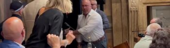 Stefano Bandecchi, sindaco dimissionario, indagato per resistenza a pubblico ufficiale