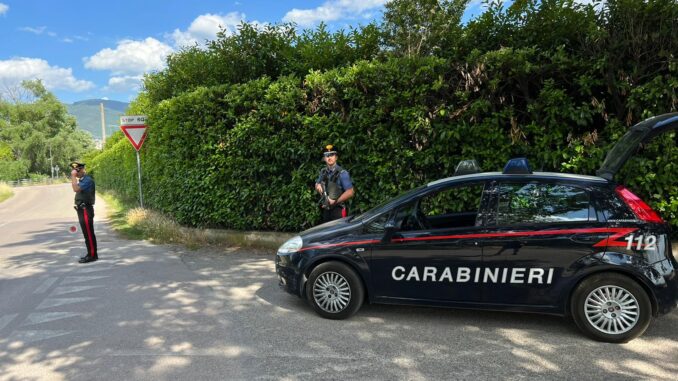 Ruba auto a Bastia, ladro arrestato dai Carabinieri dopo inseguimento