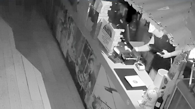 Raid a un ristorante di Pian di Massiano, oltre 30 colpi sulla porta per prendere il fondo cassa