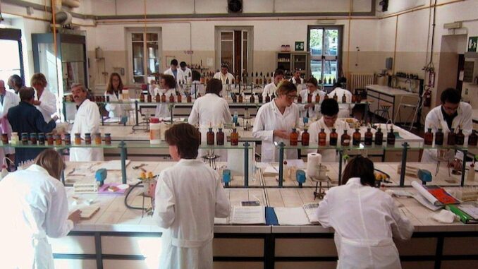 Tumori, come radiazioni danneggiano Dna, studio ateneo Trento