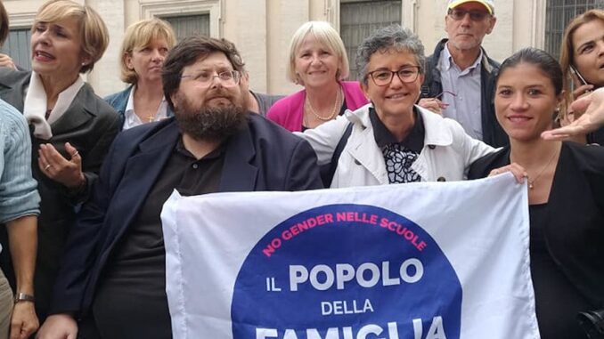 Polemiche a Terni, registrato atto di nascita bimbo con due mamme