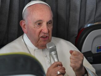 Papa Francesco sull'accoglienza migranti, critica allarmismo