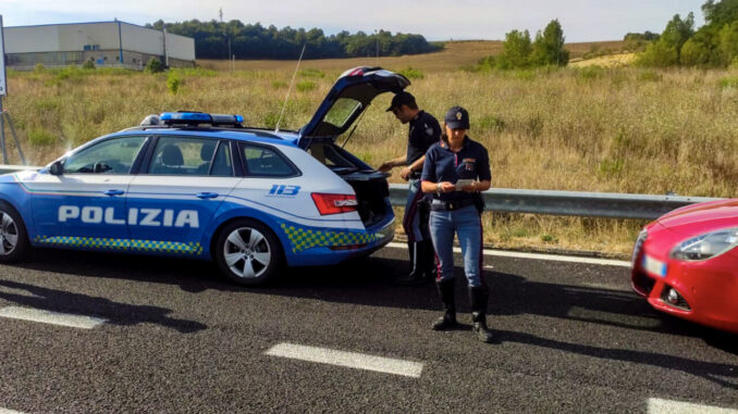Controlli della Stradale sulla E-45, stretta contro l’alta velocità, 131 le sanzioni contestate