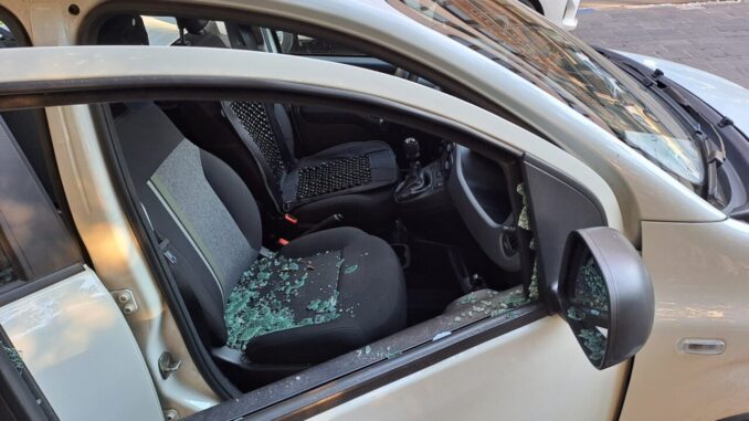 Furto in auto a piazza del Bacio a Fontivegge, auto devastata, assaltate anche auto a San Sisto