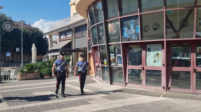 Tenta rapina al cinema Esperia di Bastia, denunciato 35enne