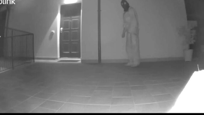 Tentativo di rapina a Spoleto, ladro immortalato dalle telecamere di sicurezza