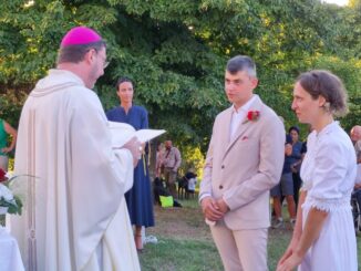 Pellegrini si sposano sul "Sentiero di Francesco", cerimonia con il vescovo