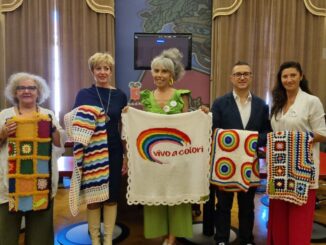 Cancro seno, progetto Dona una coperta per le Donne Arcobaleno