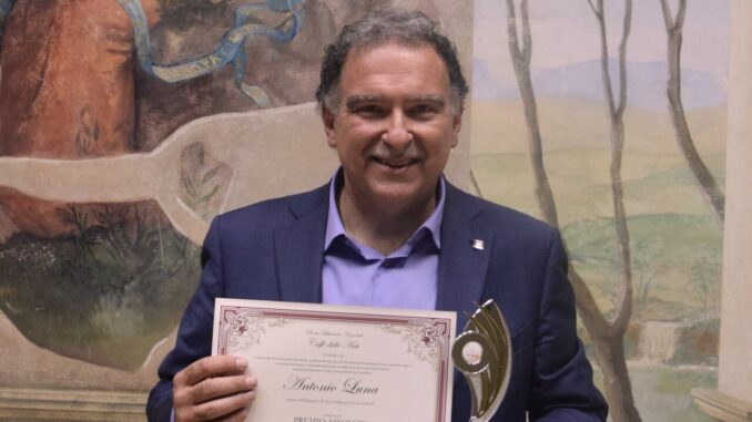 Antonio Luna vince il premio letterario "Caffè delle Arti"