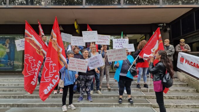 Lavoratrici Poste Italiane sciopero orari ridotti e salari insufficienti