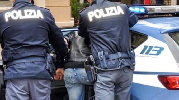 Arrestata donna di 40 anni resistenza, lesioni e porto abusivo armi