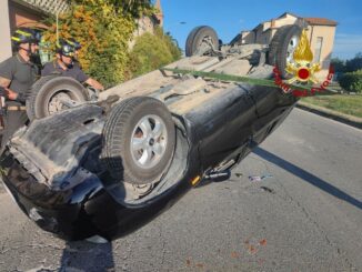 Incidente stradale al Trasimeno: auto ribaltata con persona a bordo