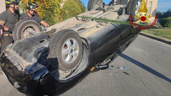 Incidente stradale al Trasimeno: auto ribaltata con persona a bordo