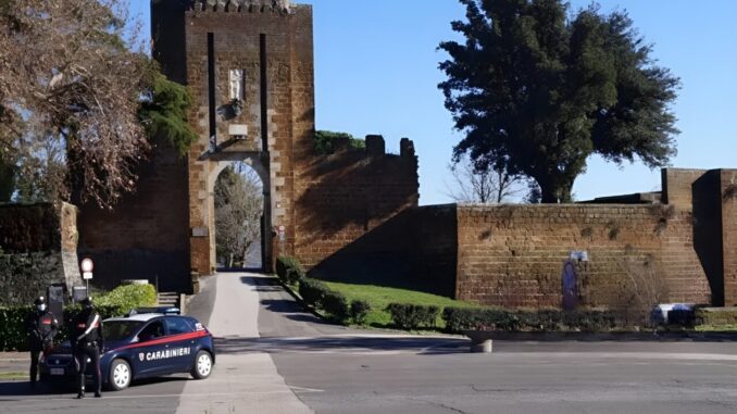 Maltrattamenti e minacce alla sua ex convivente, allontanato