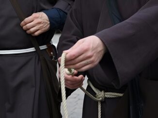 Ricatto a sfondo sessuale, escort gay arrestato per estorsione a un frate