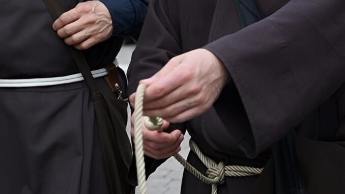 Ricatto a sfondo sessuale, escort gay arrestato per estorsione a un frate