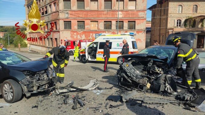 Incidente stradale a Todi, tre feriti estratti dalle forze di soccorso