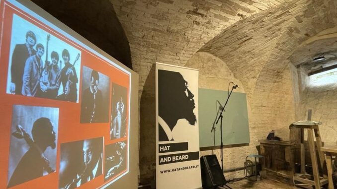 Ritorno alle tracce: innovativo percorso ascolto musicale Hat & Beard