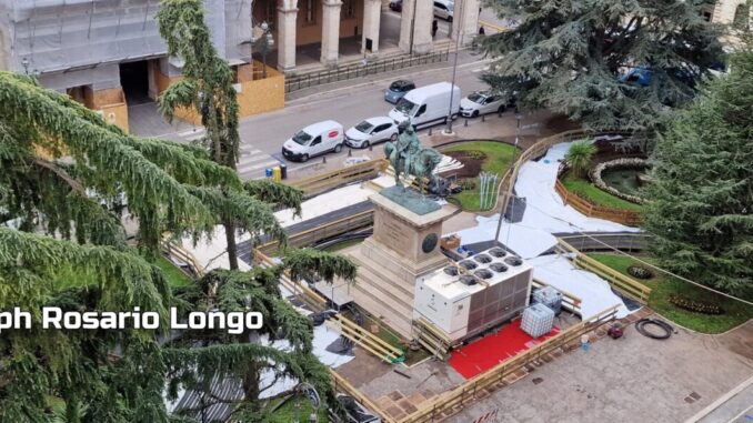 Pista da pattinaggio da guinness in piazza Italia a Perugia