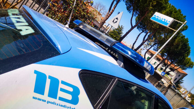 Furto abbigliamento da negozio centro, denunciato 30enne