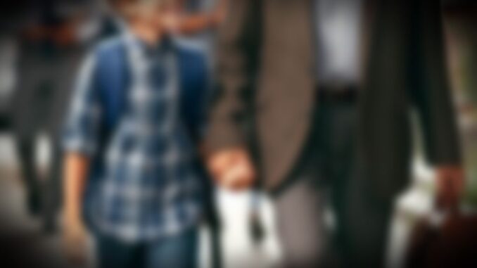 Uomo 86 anni denunciato, atti persecutori nei confronti di un minore