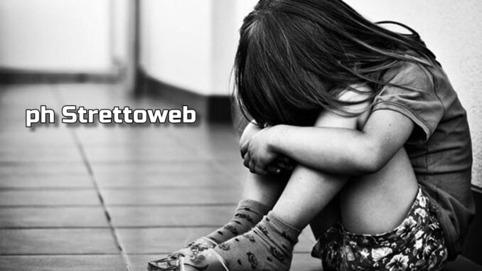 Disdetta totale agli inviti: bimba di 5 anni sola alla festa