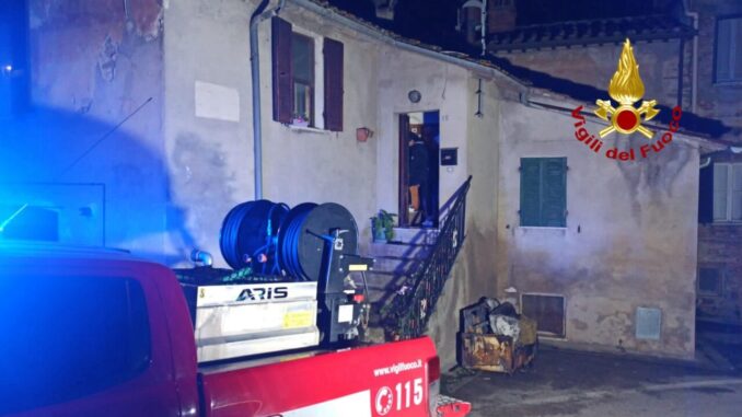 Incendio a San Feliciano, Magione, fuoco in un appartamento al Lago