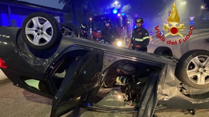 Incidente Stradale a Perugia: Auto Ribaltata in Via Piccolpasso