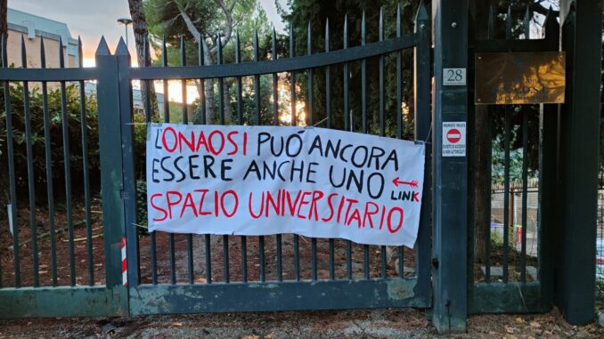Studenti Perugia sit in per manifestare contro immobili abbandonati