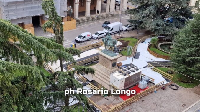 Pista da pattinaggio da guinness in piazza Italia a Perugia, ci siamo quasi