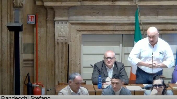 Tafferuglio Consiglio Comunale Terni: Bandecchi abbandona l’aula