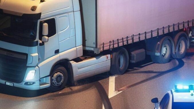 Autista ubriaco arrestato, in E45 con la motrice di un camion, stessa sorte anche per un automobilista