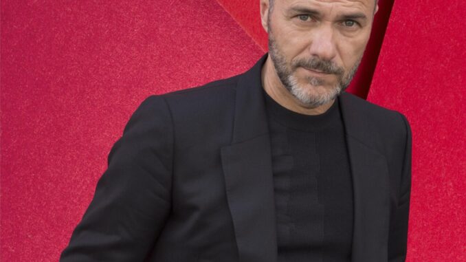 Massimiliano Gallo porta in scena il suo show Stasera punto e a capo al Teatro Cucinelli