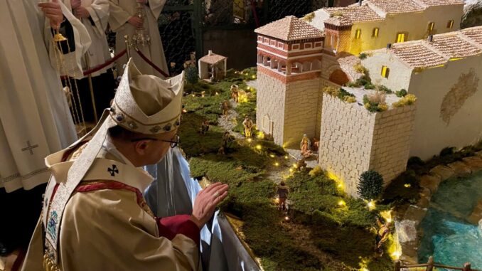 Messa di Natale, monsignor Maffeis condivide potente messaggio