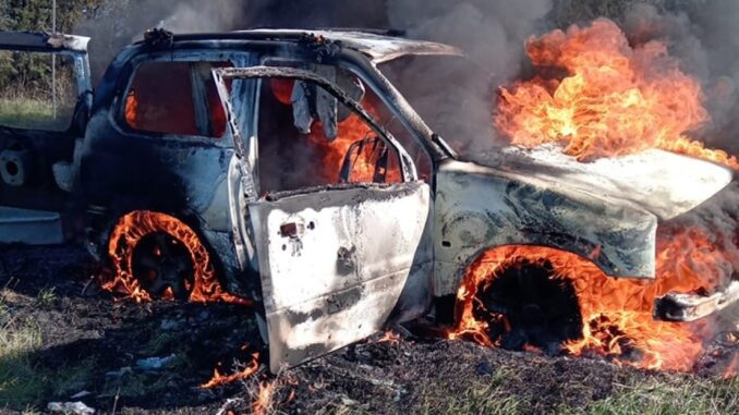 A fuoco auto di cacciatore a Orvieto, mezzo divorato dalle fiamme