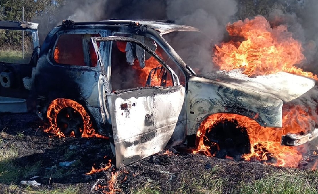 A fuoco auto di cacciatore a Orvieto, mezzo divorato dalle fiamme