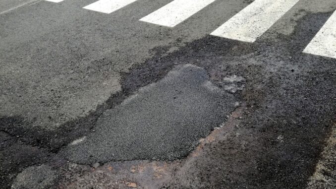 Riparazione immediata buche via della Scuola a Ponte San Giovanni