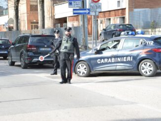Viola il divieto di ritorno a Perugia e scappa dai Carabinieri