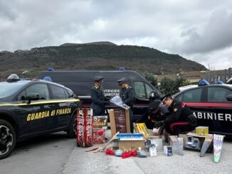 Finanza e Carabinieri arrestano 50enne con oltre 400 kg di fuochi d’artificio, aveva anche i "Maradona"
