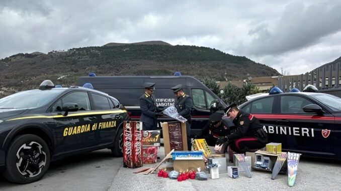 Finanza e Carabinieri arrestano 50enne con oltre 400 kg di fuochi d’artificio, aveva anche i "Maradona"
